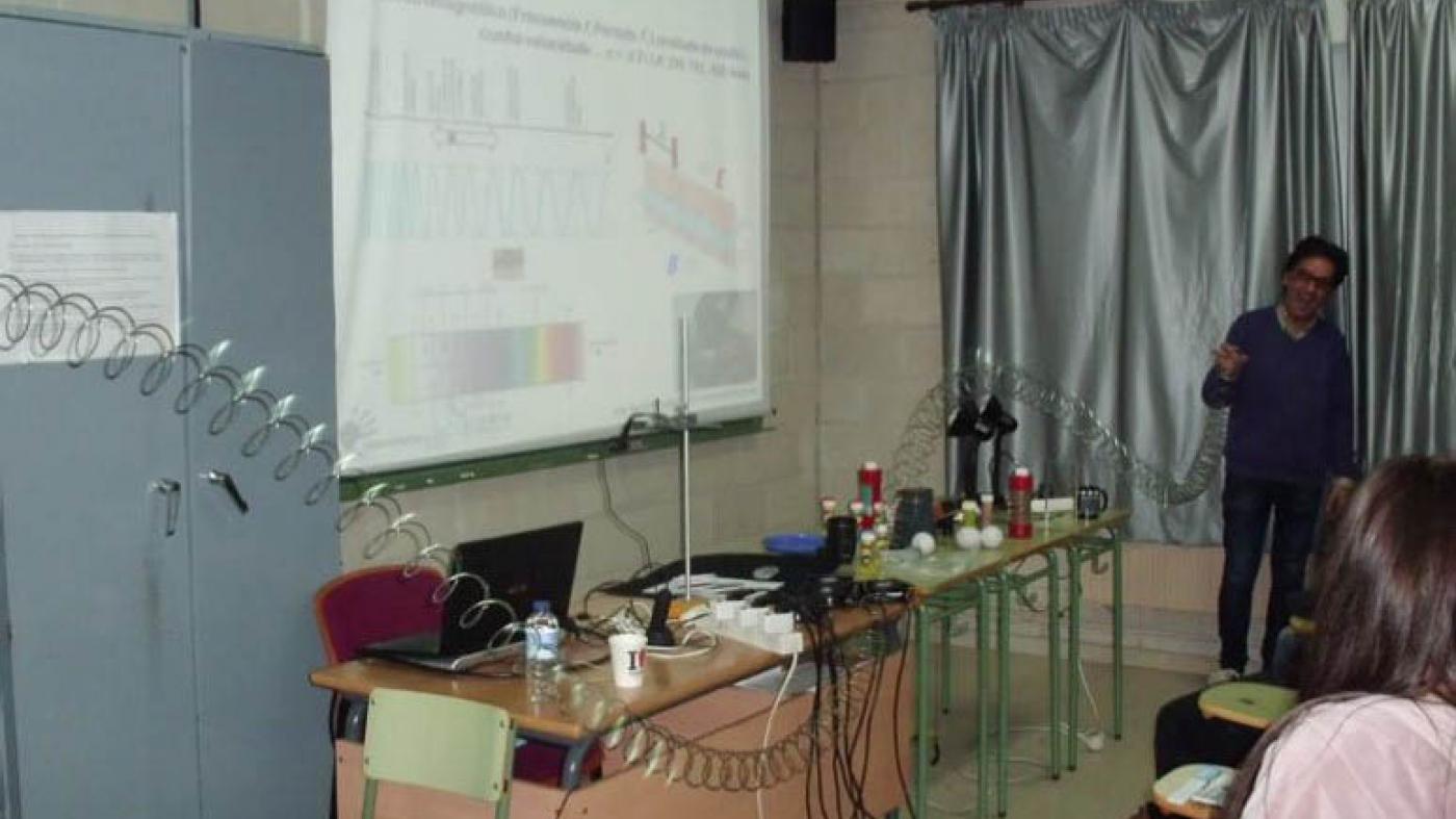 Un experimento vigués con pompas de xabón triunfa na final nacional de Ciencia en Acción
