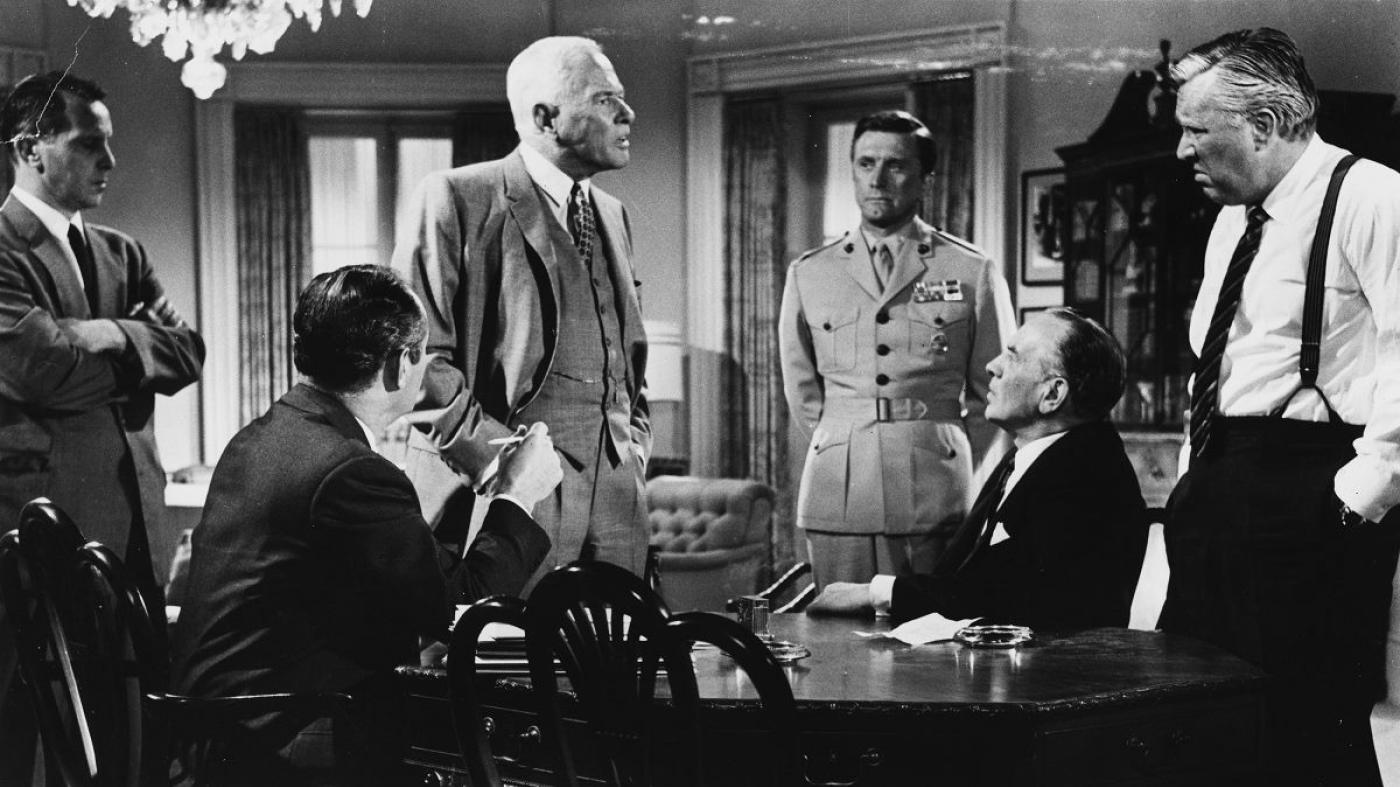 O cinema de conspiracións súmase á programación cultural da Vicerreitoría