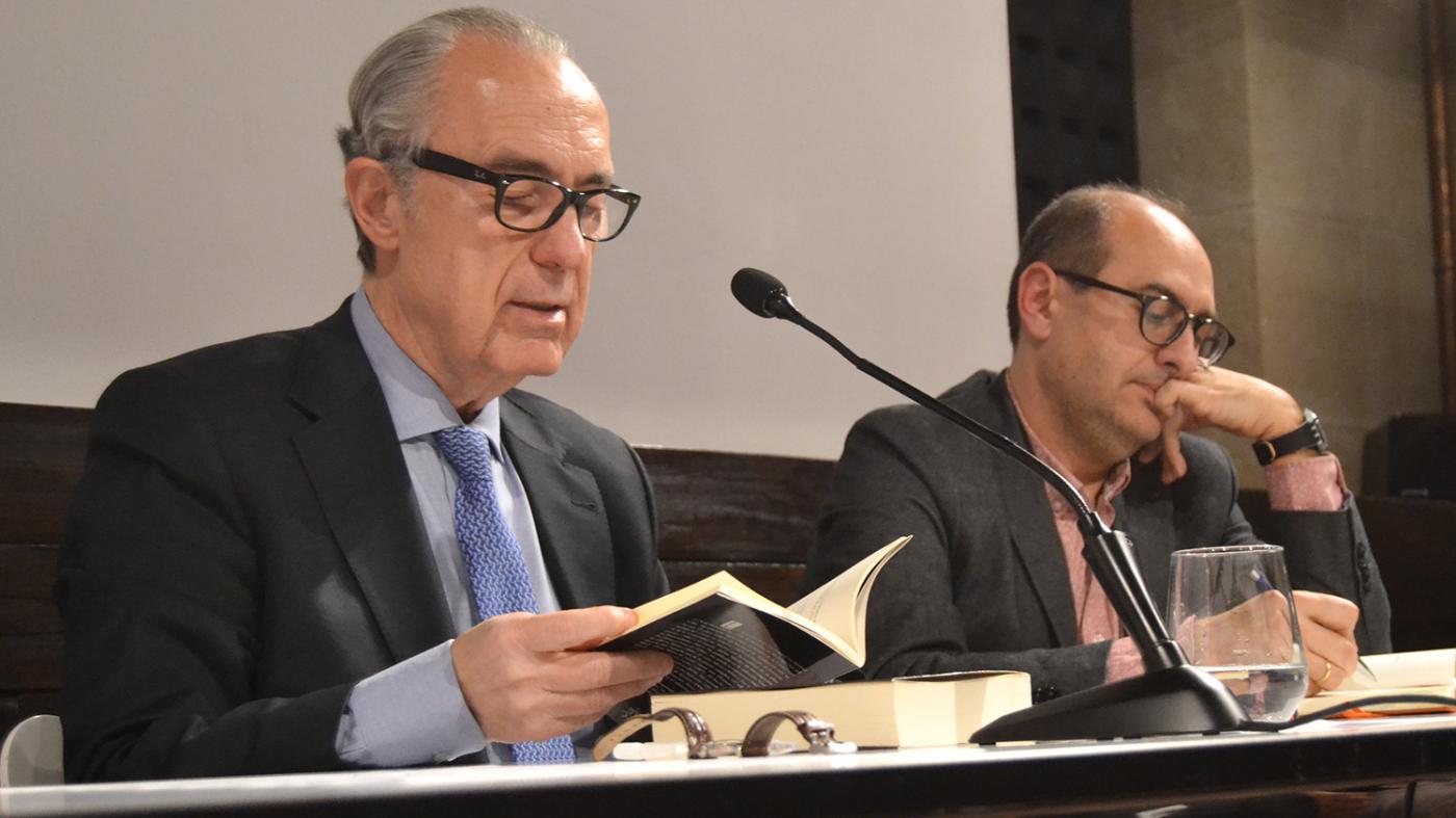 Luis Alberto de Cuenca: “O que fai un poeta é dar voz a moita xente”