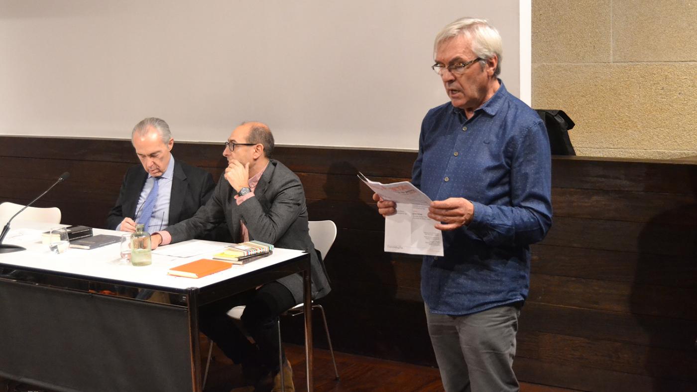 Luis Alberto de Cuenca: “O que fai un poeta é dar voz a moita xente”