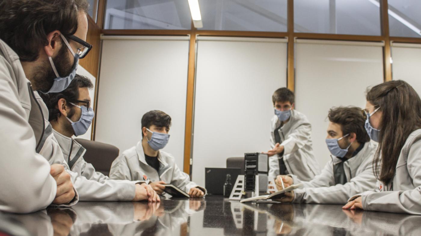 Unha vintena de estudantes crean UVigo SpaceLab co obxectivo de deseñar, fabricar e operar pequenos satélites e misións espaciais  