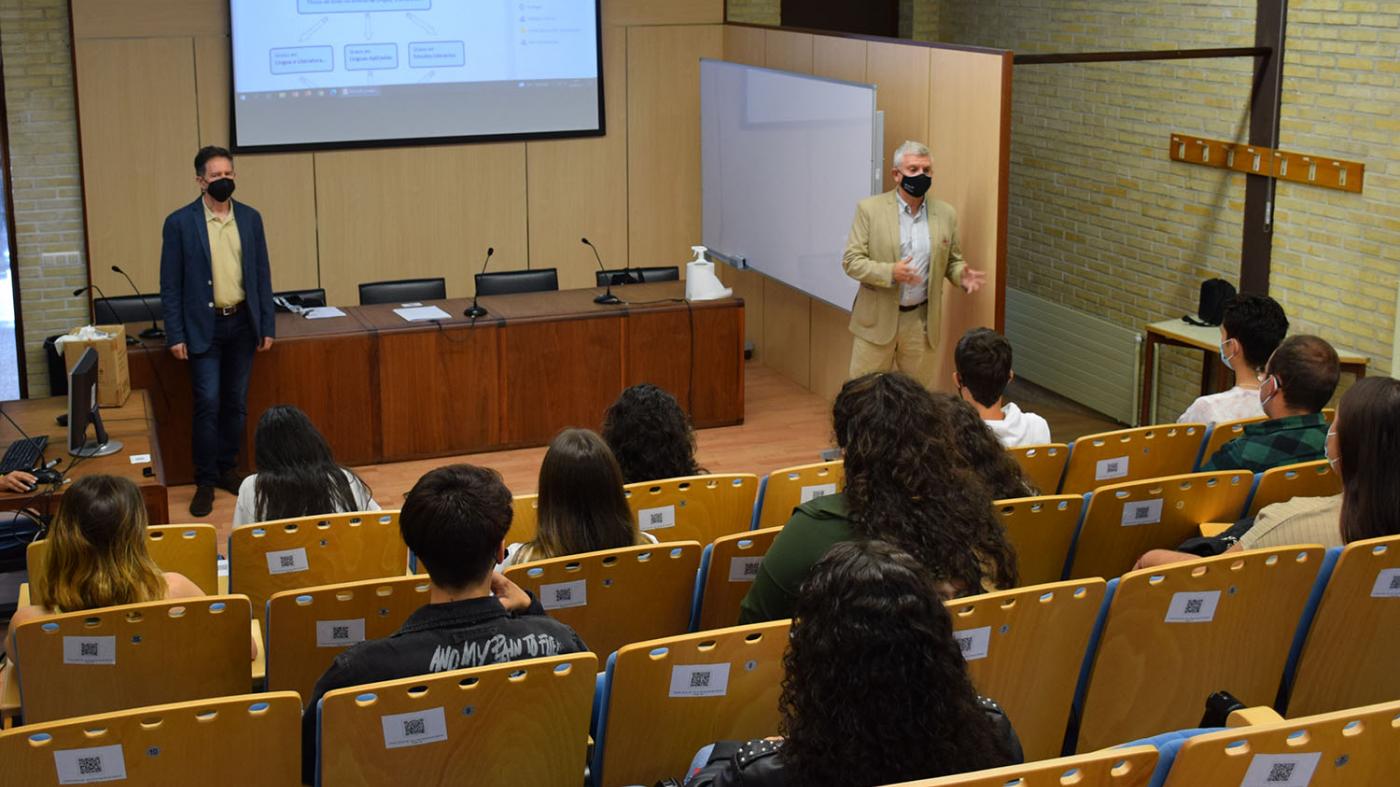 A UVigo roza a “presencialidade total” no inicio do novo curso