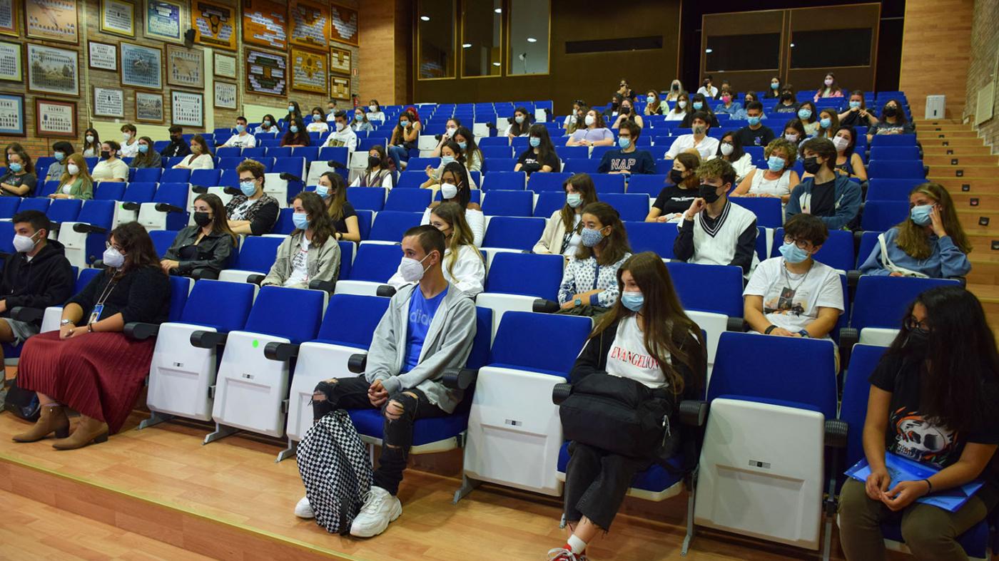 A UVigo roza a “presencialidade total” no inicio do novo curso