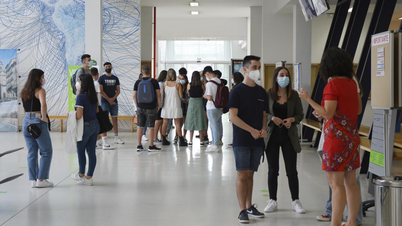 A UVigo roza a “presencialidade total” no inicio do novo curso
