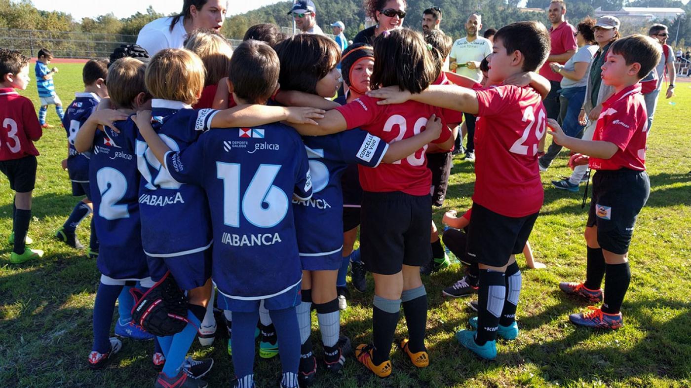 400 nenas e nenos danse cita no Torneo Infantil Vigo Rugby Club