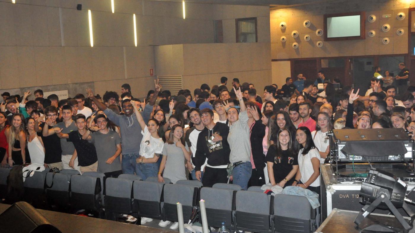 A música, a diversión e o baile protagonizarón o concerto de Recycled J