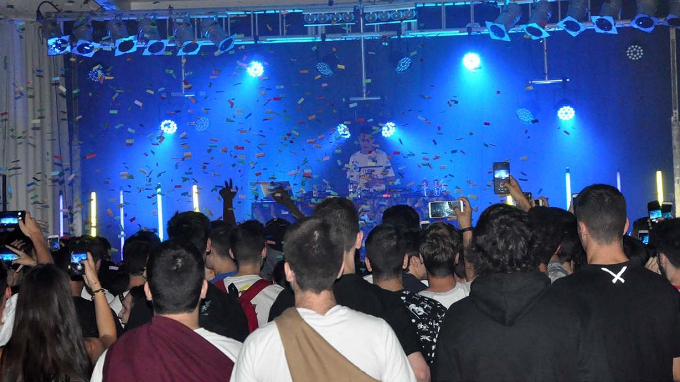 A música, a diversión e o baile protagonizarón o concerto de Recycled J