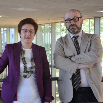 Dous docentes do campus traducen ao galego a orde europea de entrega de Carles Puigdemont