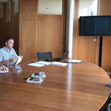 Un intre da reunión entre ambos reitores 