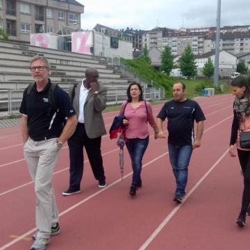 Unha delegación da Grand Valley State University achégase a coñecer as instalacións deportivas do campus