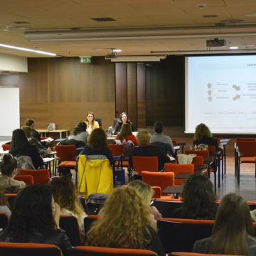 Os cursos de extensión universitaria arrancan abordando a parentalidade positiva