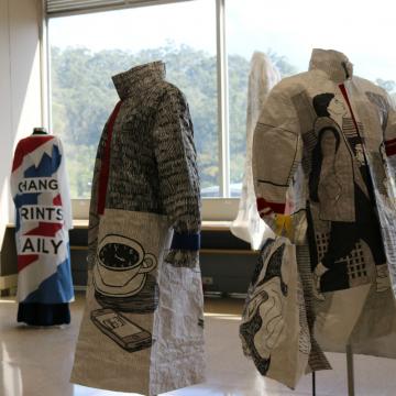 ‘Tecidos e vestidos no laboratorio gráfico’ cruza o Atlántico