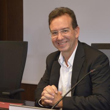O profesor Jorge Pelegrín falou sobre a percepción das e dos consumidores