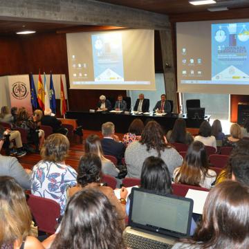 O salón de graos da Facultade de Ciencias Xurídicas e do Traballo acolle a xornada 