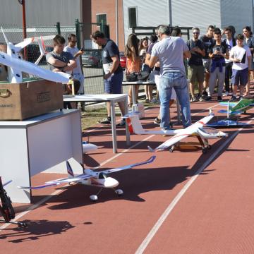 O alumnado de Aeroespacial familiarízase cos drones