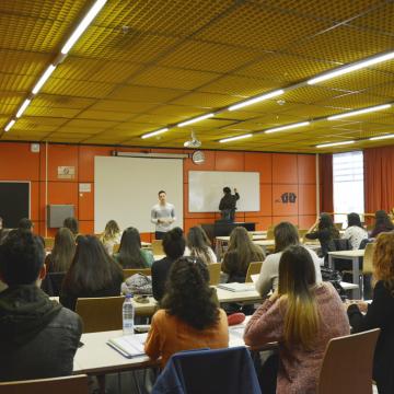 Amnistía Internacional busca no campus persoas dispostas a traballar polos dereitos humanos