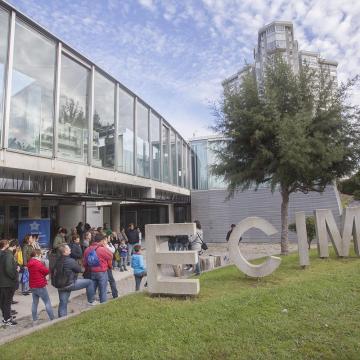 Ciencia Singular achega o día a día do CIM a máis de 400 persoas