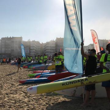 Que caracteriza aos e ás principais deportistas de ‘paddle surf’ de España?
