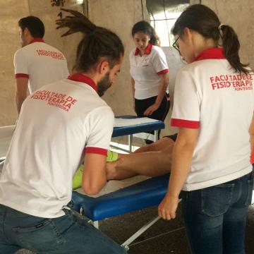 As unidades de voluntariado de Fisioterapia prestaron máis de 500 asistencias nos últimos meses