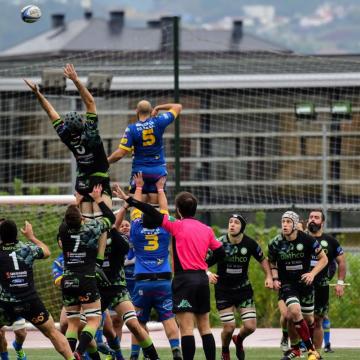O Campus Universitario Ourense Rugby Club perde contra o Bathco RC