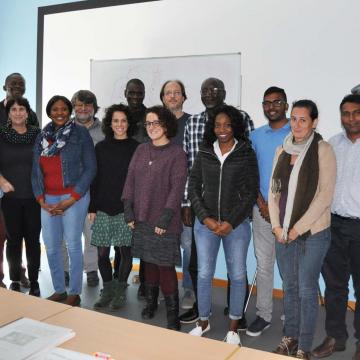 Foto de familia das e dos participantes e docentes do curso de formación 