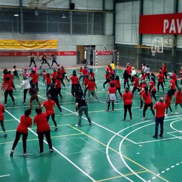 O XVI Maratón Solidario de Zumba permite reunir máis de 350 quilos de alimentos