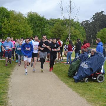 Deporte e solidariedade únense na carreira organizada por Fisioterapia