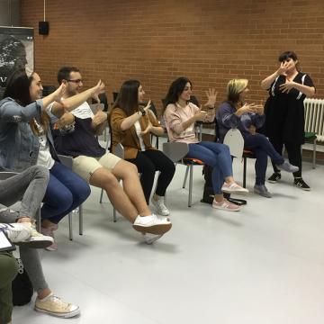 Un obradoiro permite ao alumnado afondar no seu dominio da lingua de signos