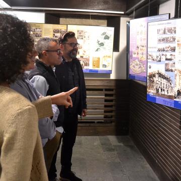 A historia das escolas impulsadas desde a emigración centra unha exposición na Vicerreitoría