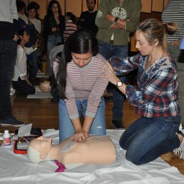 Profesionais sanitarios de Medicina Intensiva impartiron un obradoiro na EE Industrial 