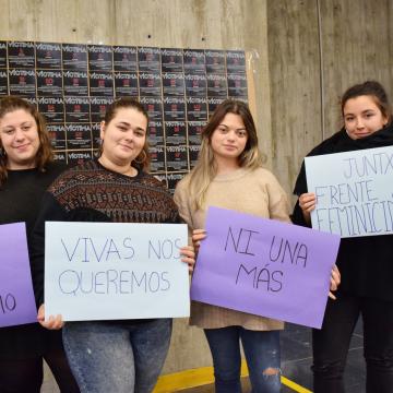 Alumnas de Educación Social realizan unha campaña de sensibilización contra a violencia de xénero
