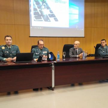 Alumnado do campus achégase ao uso da tecnoloxía por parte da Garda Civil 