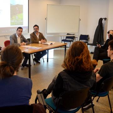 Unha clase sobre produción debullando as contas de ‘O que arde’ 