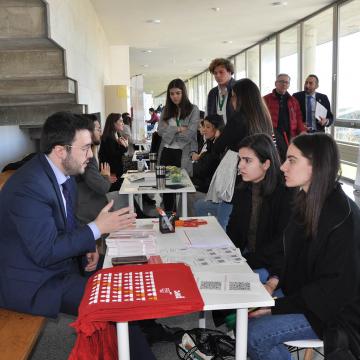 As principais consultoras e despachos de avogados do país buscan novos talentos no campus