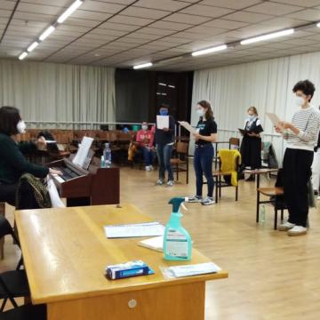 As voces do coro volven a soar no campus