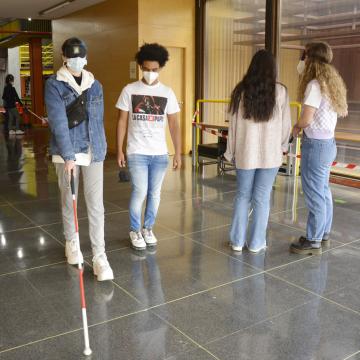 Alumnado de Educación Social implícase na busca de espazos máis accesibles para as persoas con diversidade visual 