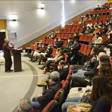 Ángel Carracedo lanza na Facultade de Ciencias “unha mensaxe de ilusión pola investigación”