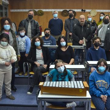 Usuarias e usuarios de Down Xuntos participan no campus nun taller que fai da música unha ferramenta para a inclusión