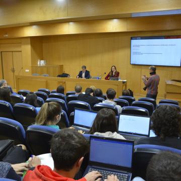 Unha conferencia analiza a accesibilidade presencial aos servizos bancarios 