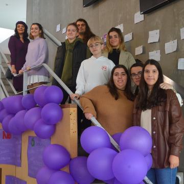 Preto de 200 testemuños do carácter estrutural da violencia machista espállanse por Ciencias da Educación e do Deporte