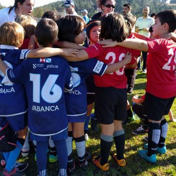 400 nenas e nenos danse cita no Torneo Infantil Vigo Rugby Club